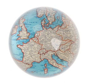 Kadotip Presse papier van glas met vintage kaart van Europa | Sass & Belle